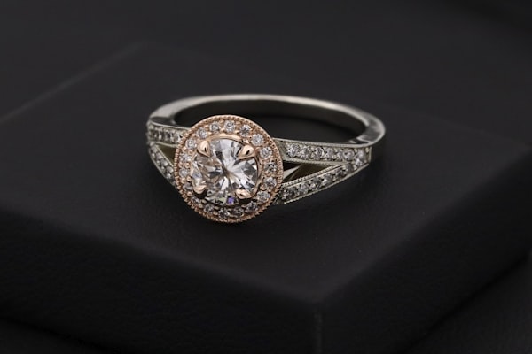 Solitaire Gold Ring 916